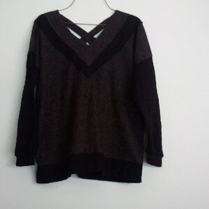 BKE Women's V-Neck Sweater - Black and grey